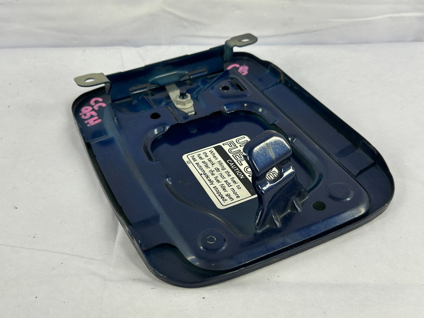 2002-2007 Subaru Impreza Gas Fuel Tank Filler Door Lid Assembly OEM 57601FE010