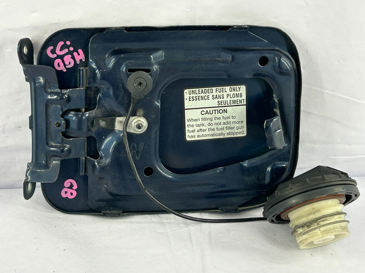 2000-2004 Subaru Outback Gas Fuel Tank Filler Door Lid W/Gas Cap OEM 57601AE020