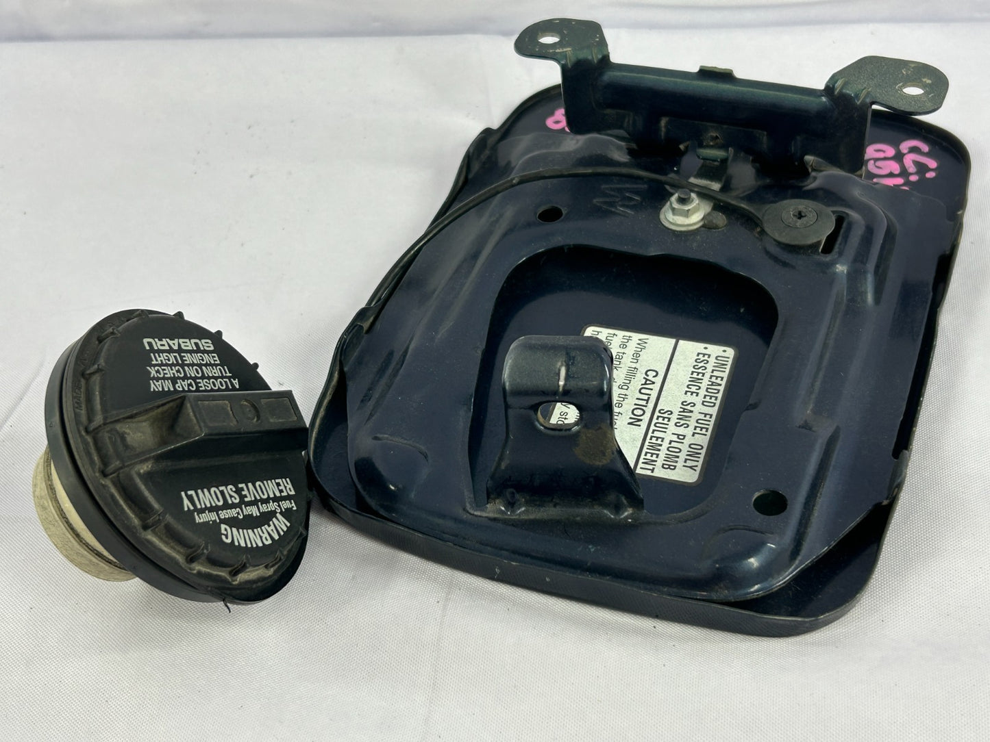 2000-2004 Subaru Outback Gas Fuel Tank Filler Door Lid W/Gas Cap OEM 57601AE020