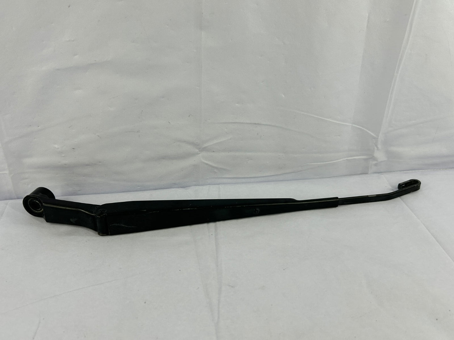 2001-2007 Toyota Sequoia Front Right Side Windshield Wiper Arm OEM 85211-0C010