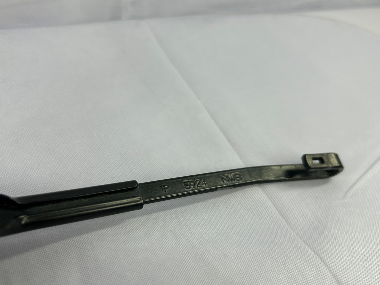 2001-2007 Toyota Sequoia Front Right Side Windshield Wiper Arm OEM 85211-0C010