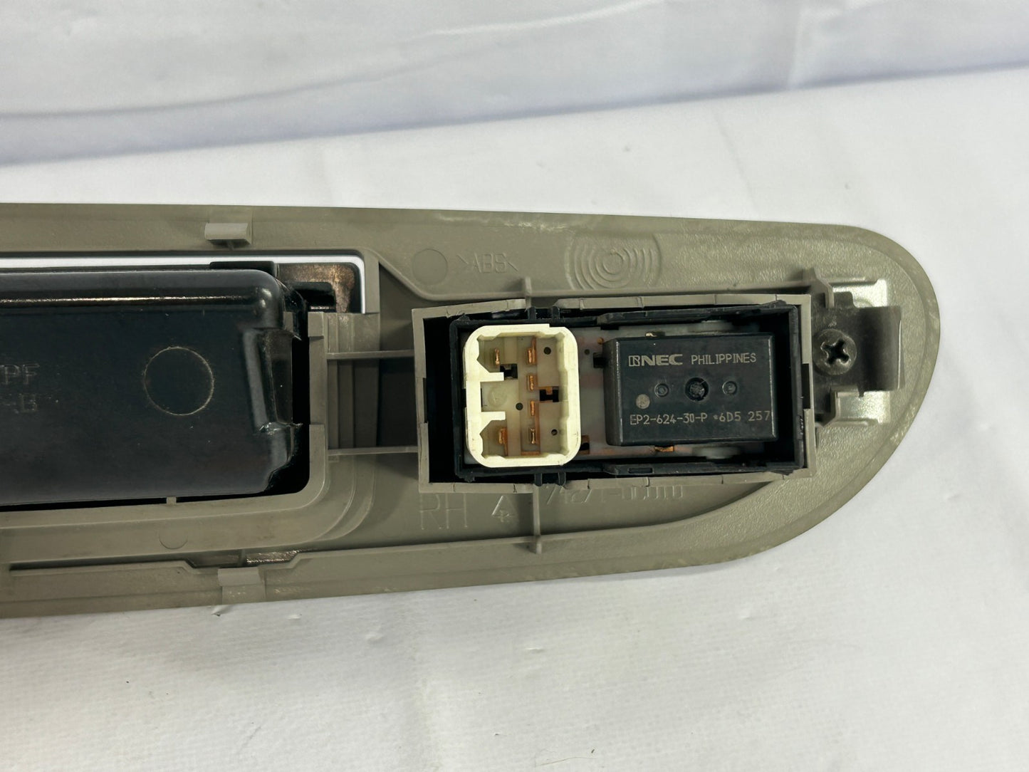 2001-2007 Toyota Sequoia Rear Right Power Window Switch Panel OEM 74203-0C010-B1