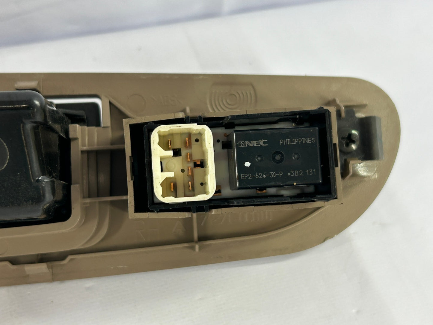 2001-2007 Toyota Sequoia Rear Right Power Window Switch Panel OEM 74203-0C010-B1