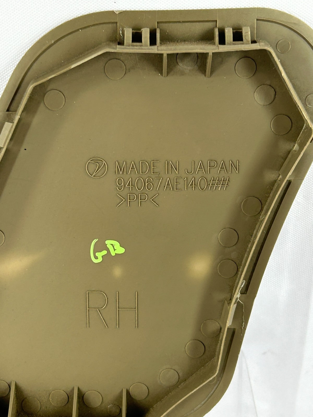 00-04 Subaru Outback Rear Right Access Tailgate Lamp Cap Cover OEM 94067AE140