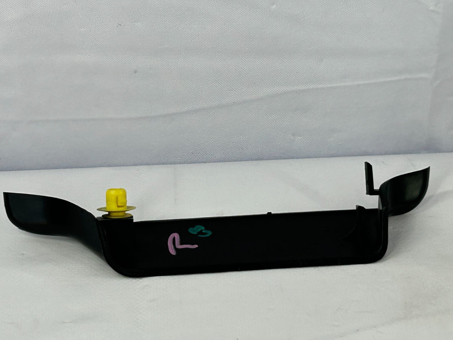 2001-2004 Toyota Sequoia Center Right Side Roof Rack Lower Cover OEM 63495-0C010