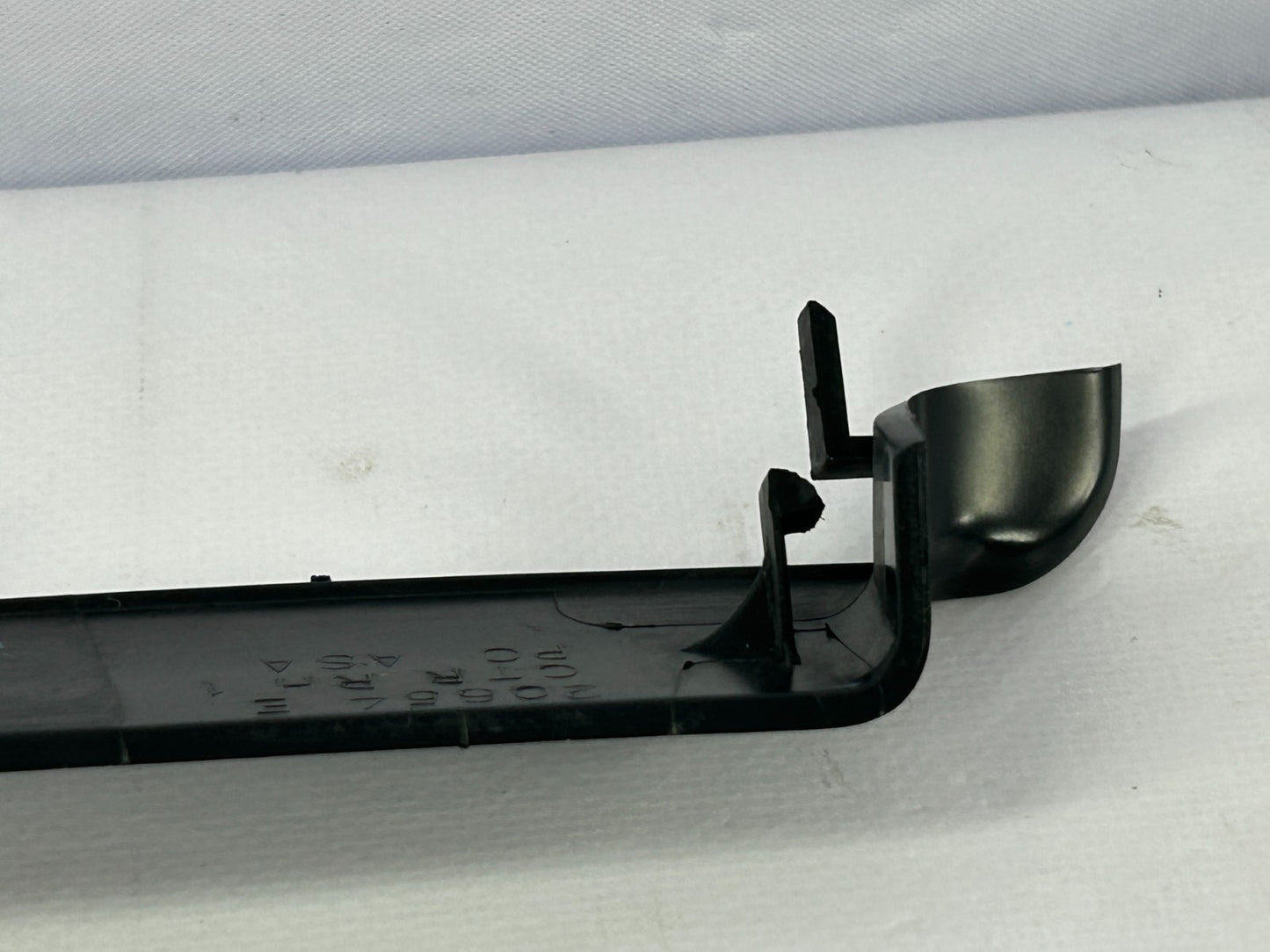 2001-2004 Toyota Sequoia Center Right Side Roof Rack Lower Cover OEM 63495-0C010