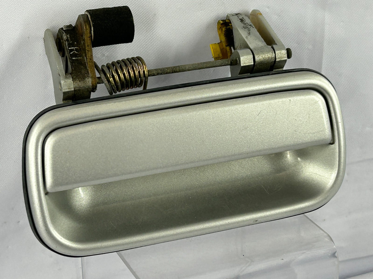 1998-2002 Toyota 4Runner Rear Left Side Exterior Door Handle OEM 69211-35020