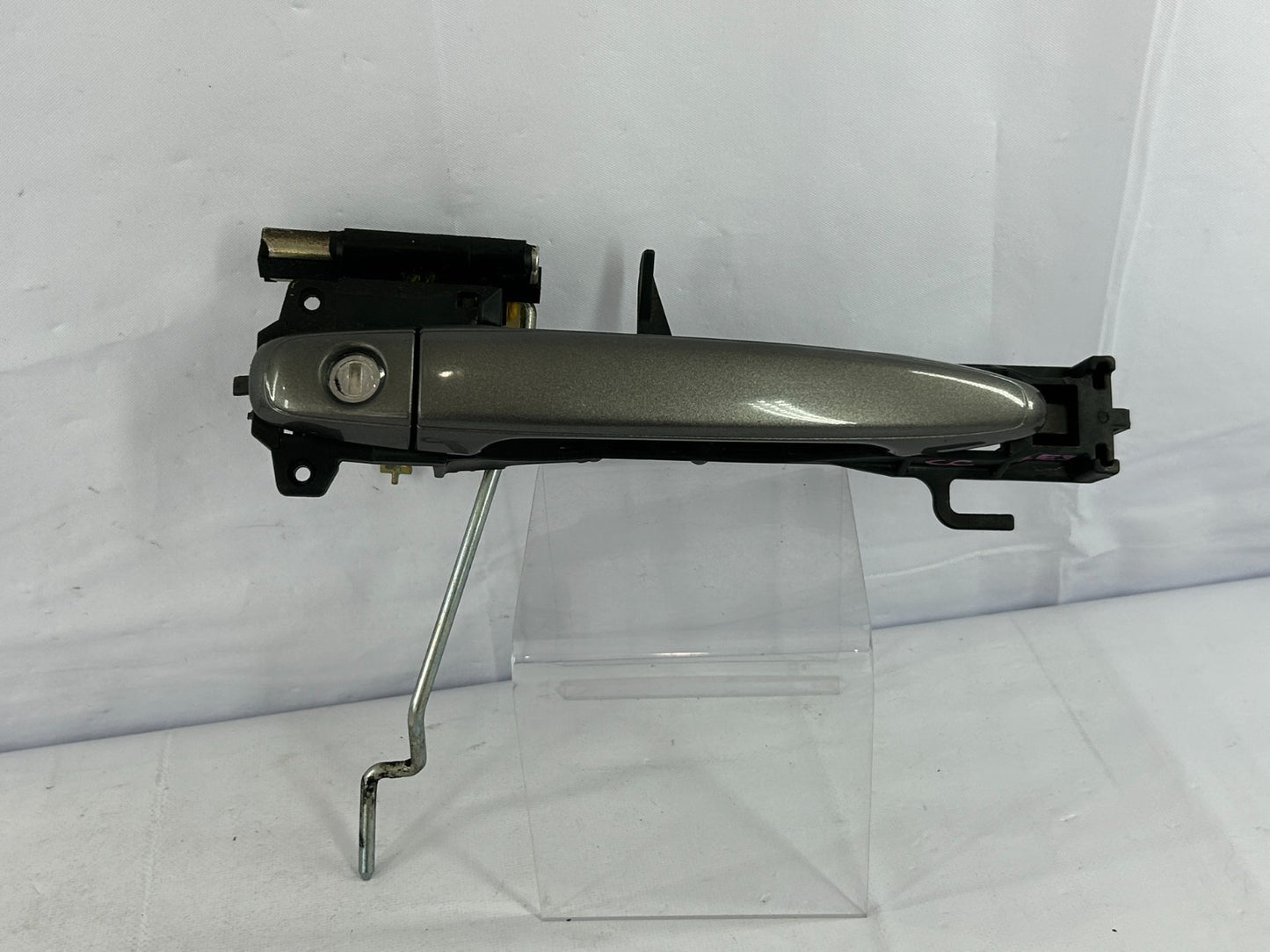 2004-2010 Toyota Sienna Front Right Side Exterior Door Handle OEM 69211-AE010