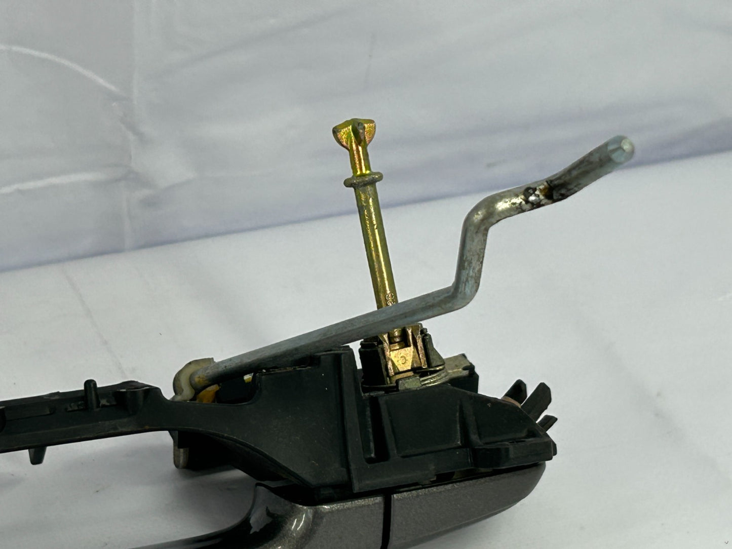 2004-2010 Toyota Sienna Front Right Side Exterior Door Handle OEM 69211-AE010