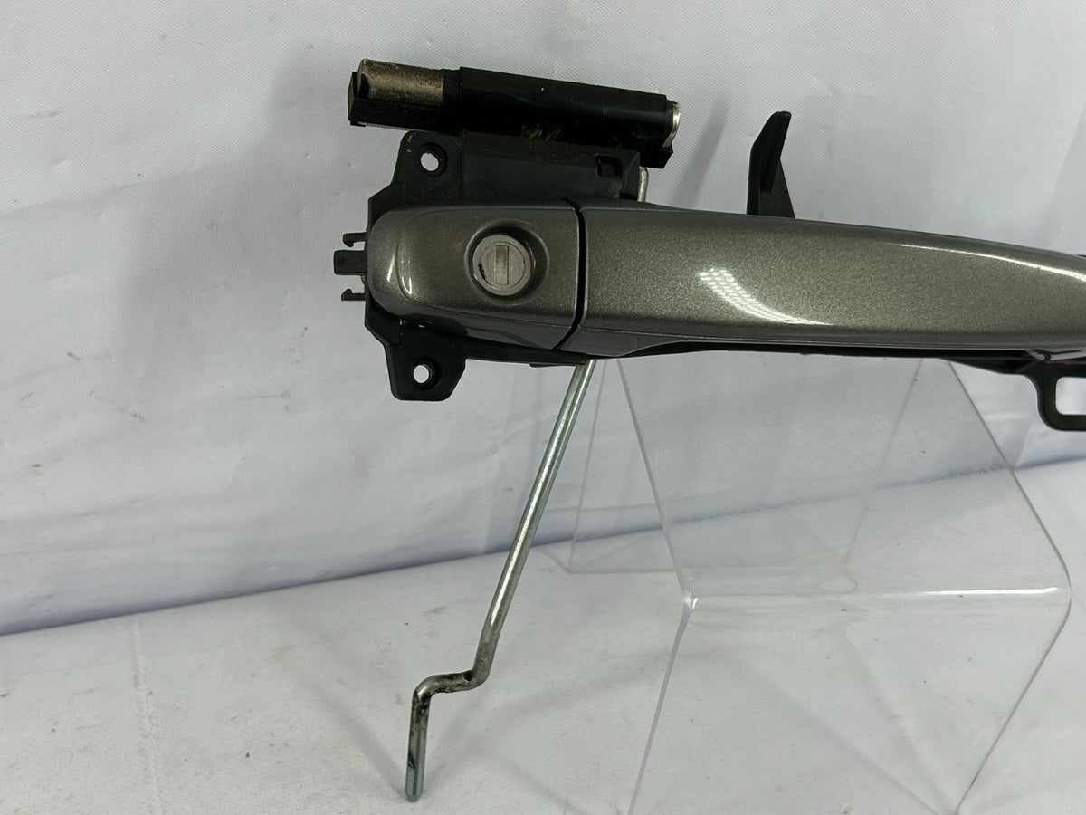 2004-2010 Toyota Sienna Front Right Side Exterior Door Handle OEM 69211-AE010