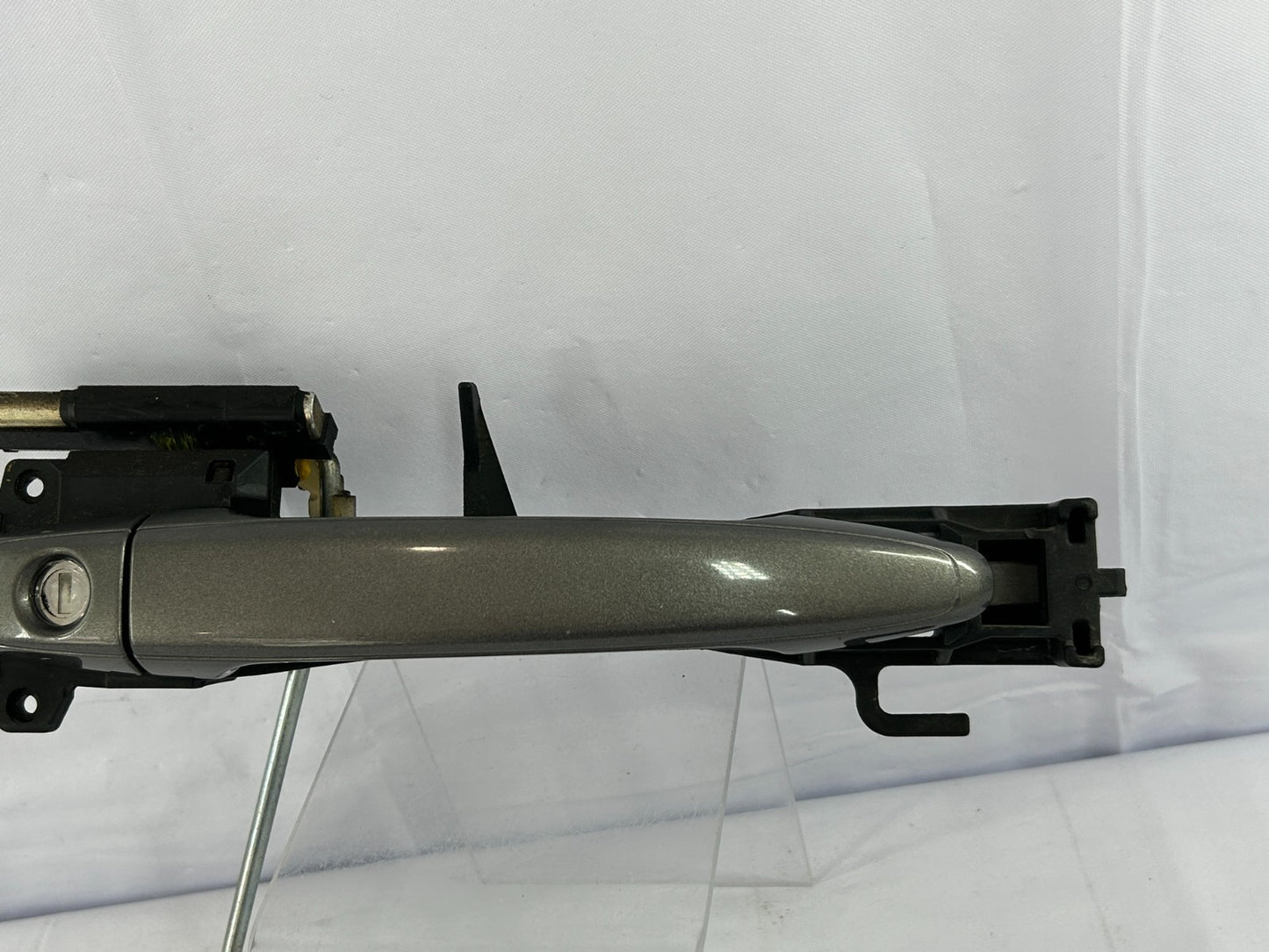 2004-2010 Toyota Sienna Front Right Side Exterior Door Handle OEM 69211-AE010