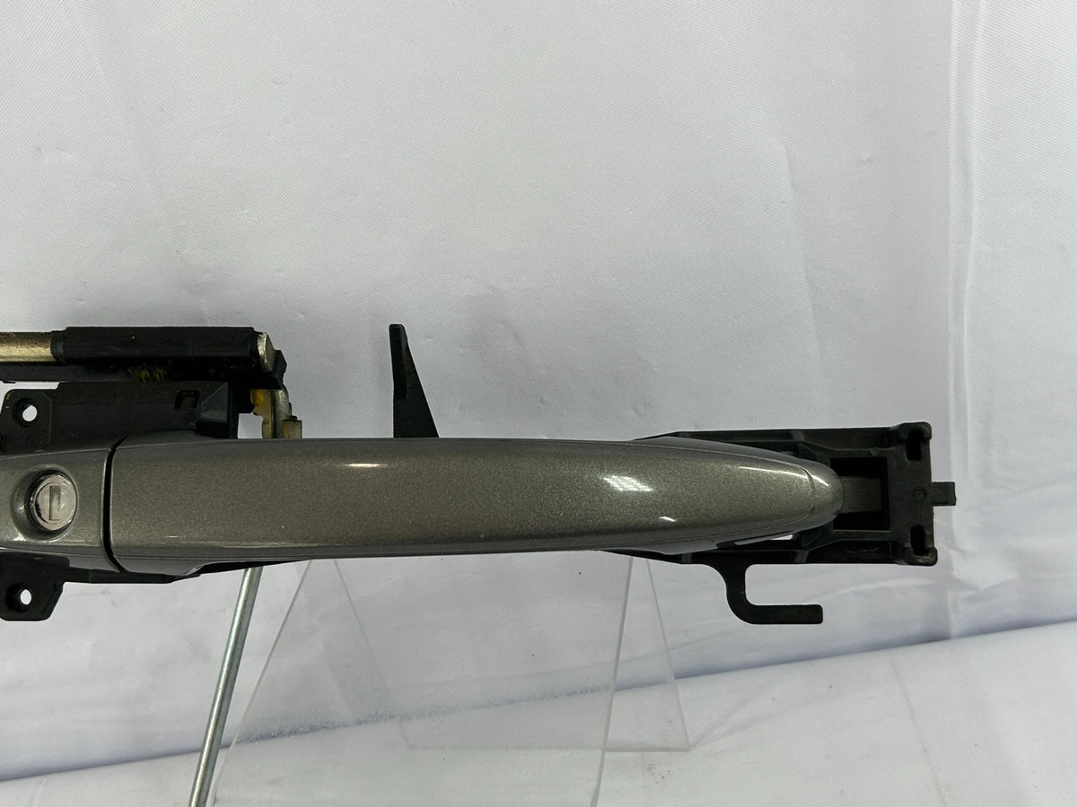 2004-2010 Toyota Sienna Front Right Side Exterior Door Handle OEM 69211-AE010