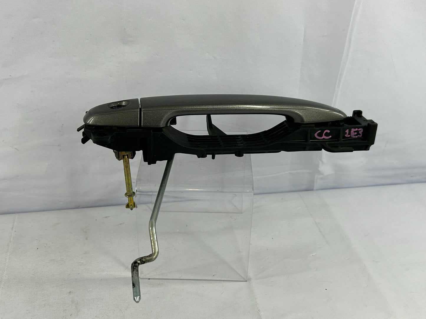 2004-2010 Toyota Sienna Front Right Side Exterior Door Handle OEM 69211-AE010