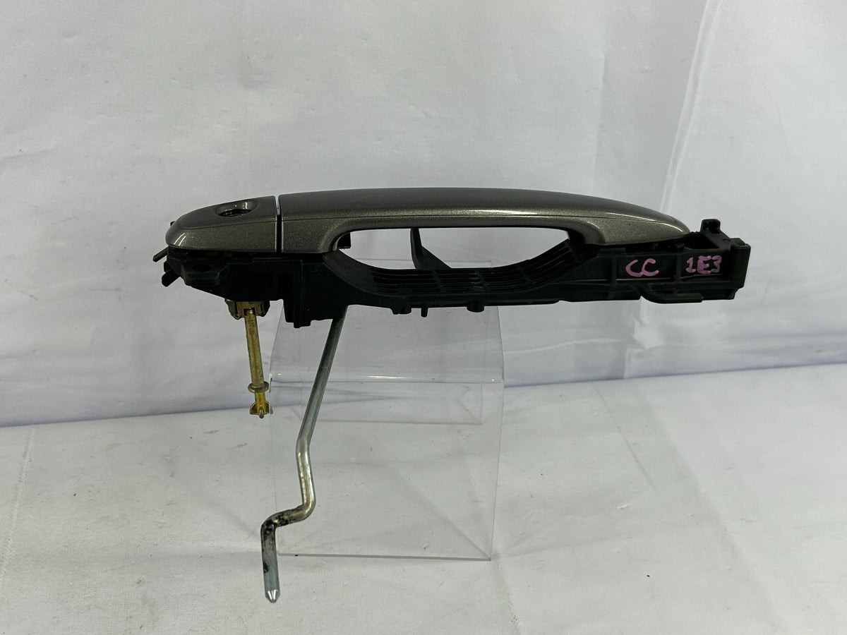 2004-2010 Toyota Sienna Front Right Side Exterior Door Handle OEM 69211-AE010