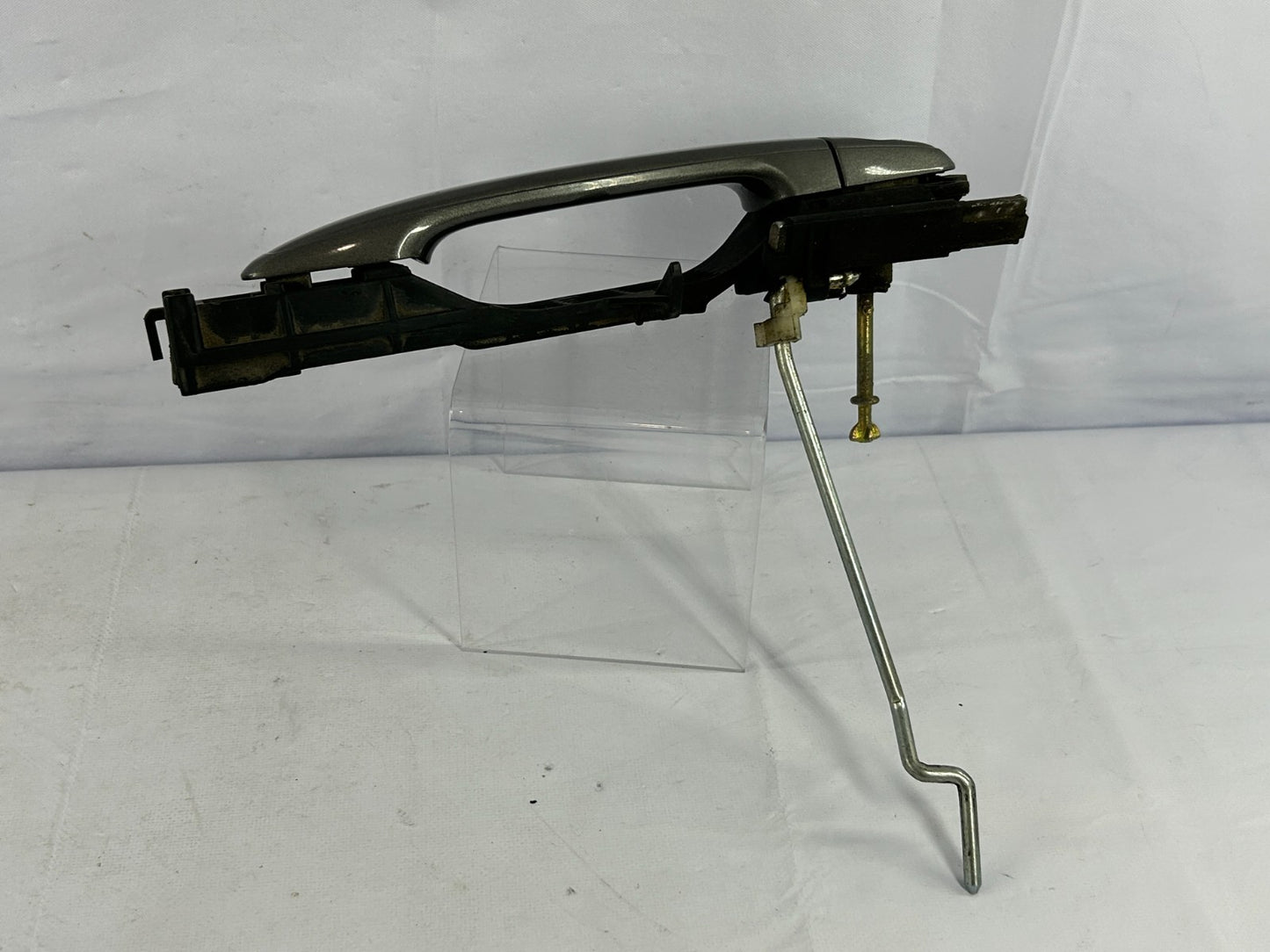 2004-2010 Toyota Sienna Front Right Side Exterior Door Handle OEM 69211-AE010