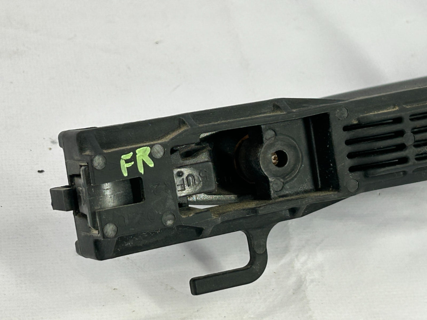 2004-2010 Toyota Sienna Front Right Side Exterior Door Handle OEM 69211-AE010