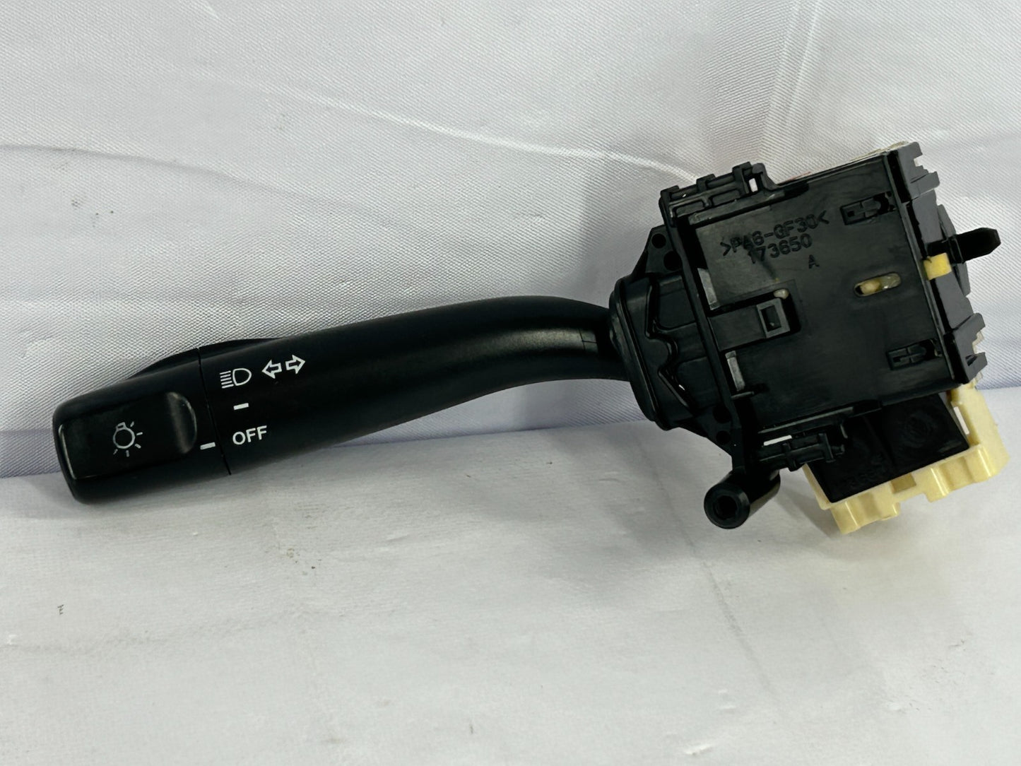 2001-2007 Toyota Highlander  Headlight Turn Signal Wiper Switch OEM 84140-20670