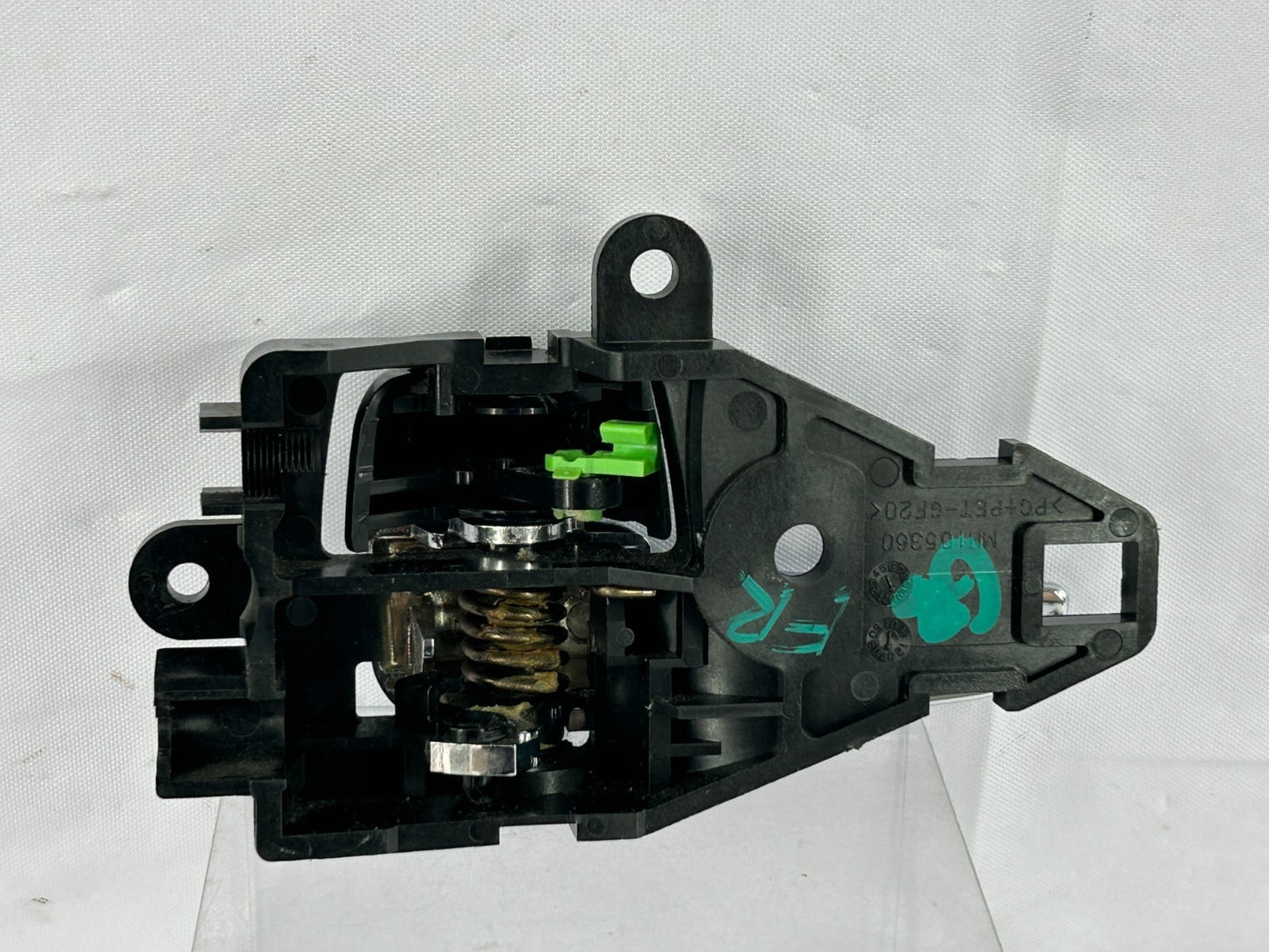 07-13 Mitsubishi Outlander Front Right Side Interior Door Handle OEM 5716A088XA