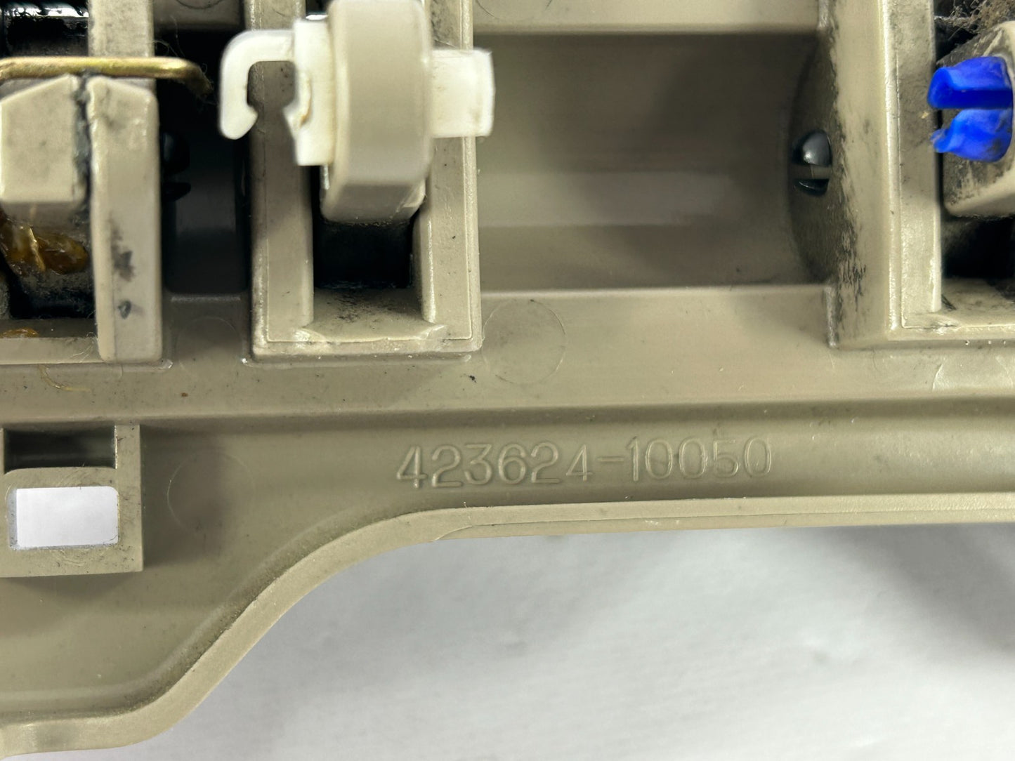 2004-2010 Toyota Sienna Rear Left Inner Door Handle Beige OEM 69208-08010-E1