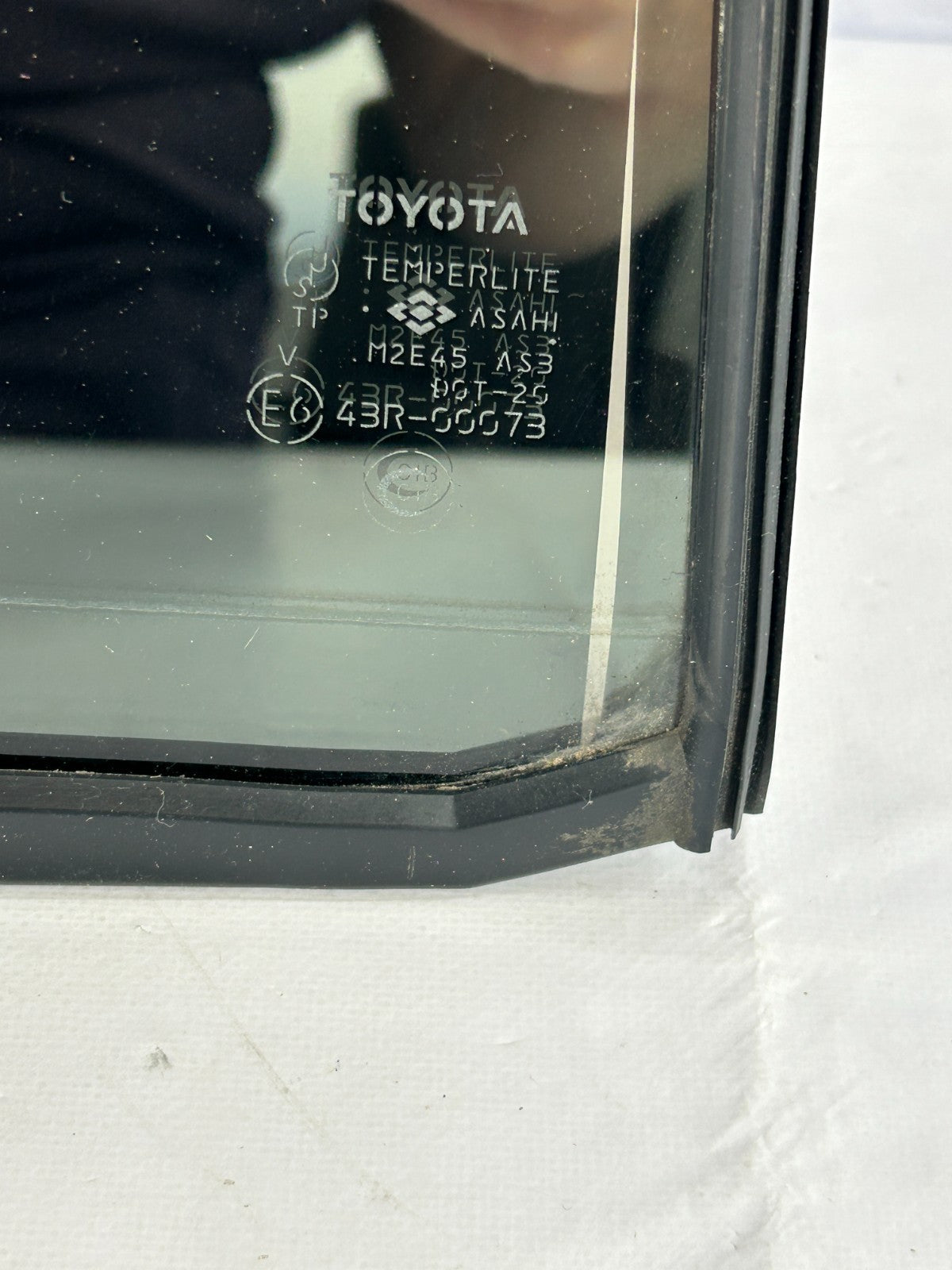 98-02 Toyota Land Cruiser Rear Left Vent Glass Quarter Window OEM 68124-60160