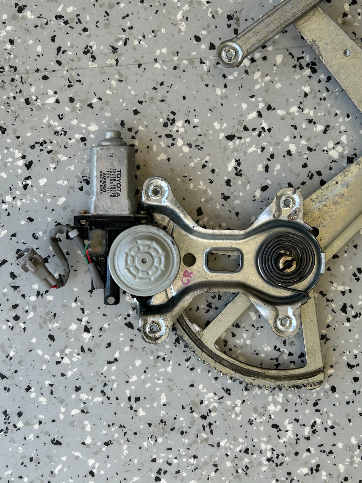 1998-2001 Toyota Land Cruiser Front Right Window Regulator Motor OEM 85710-60100