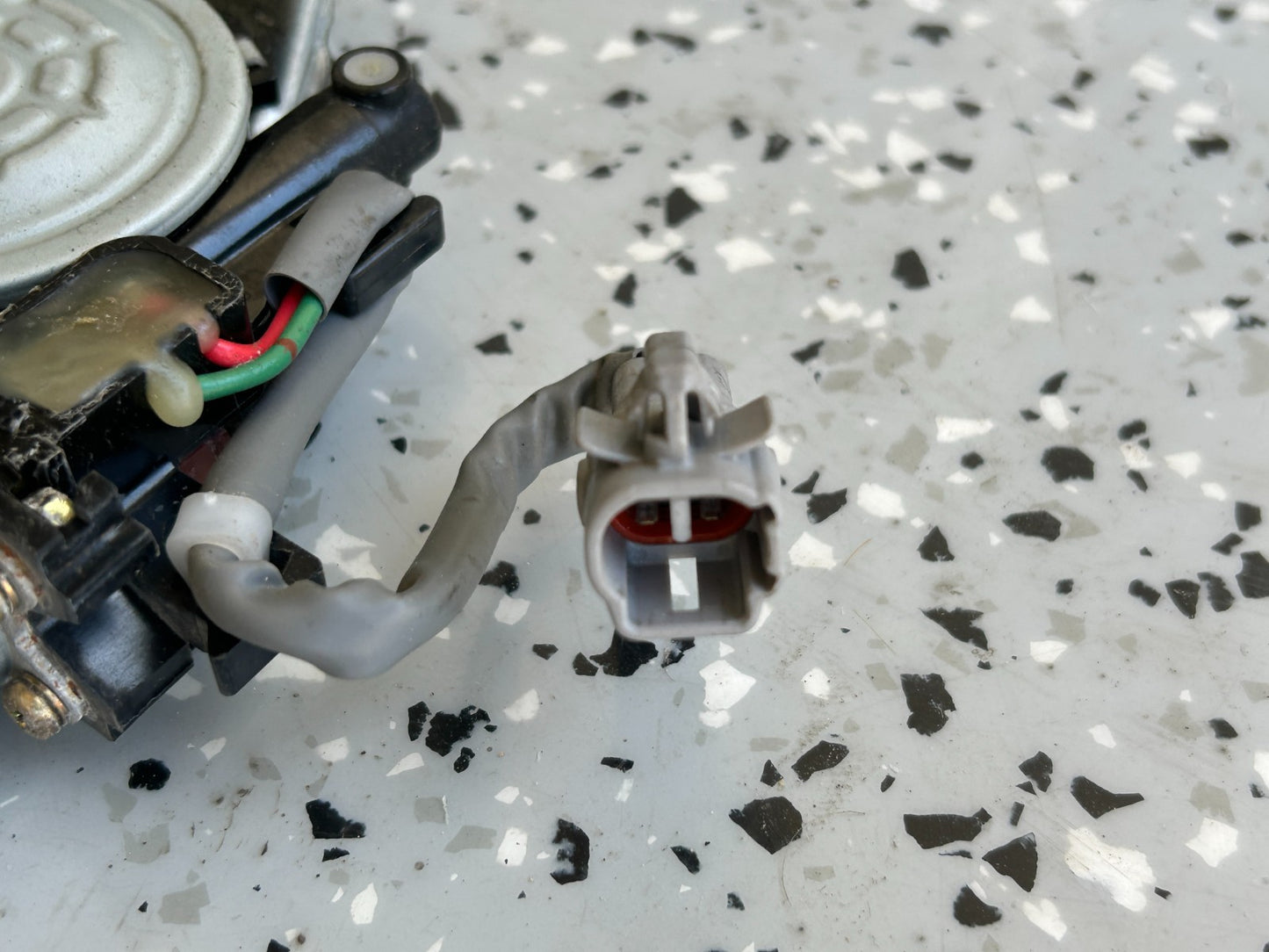 1998-2001 Toyota Land Cruiser Front Right Window Regulator Motor OEM 85710-60100