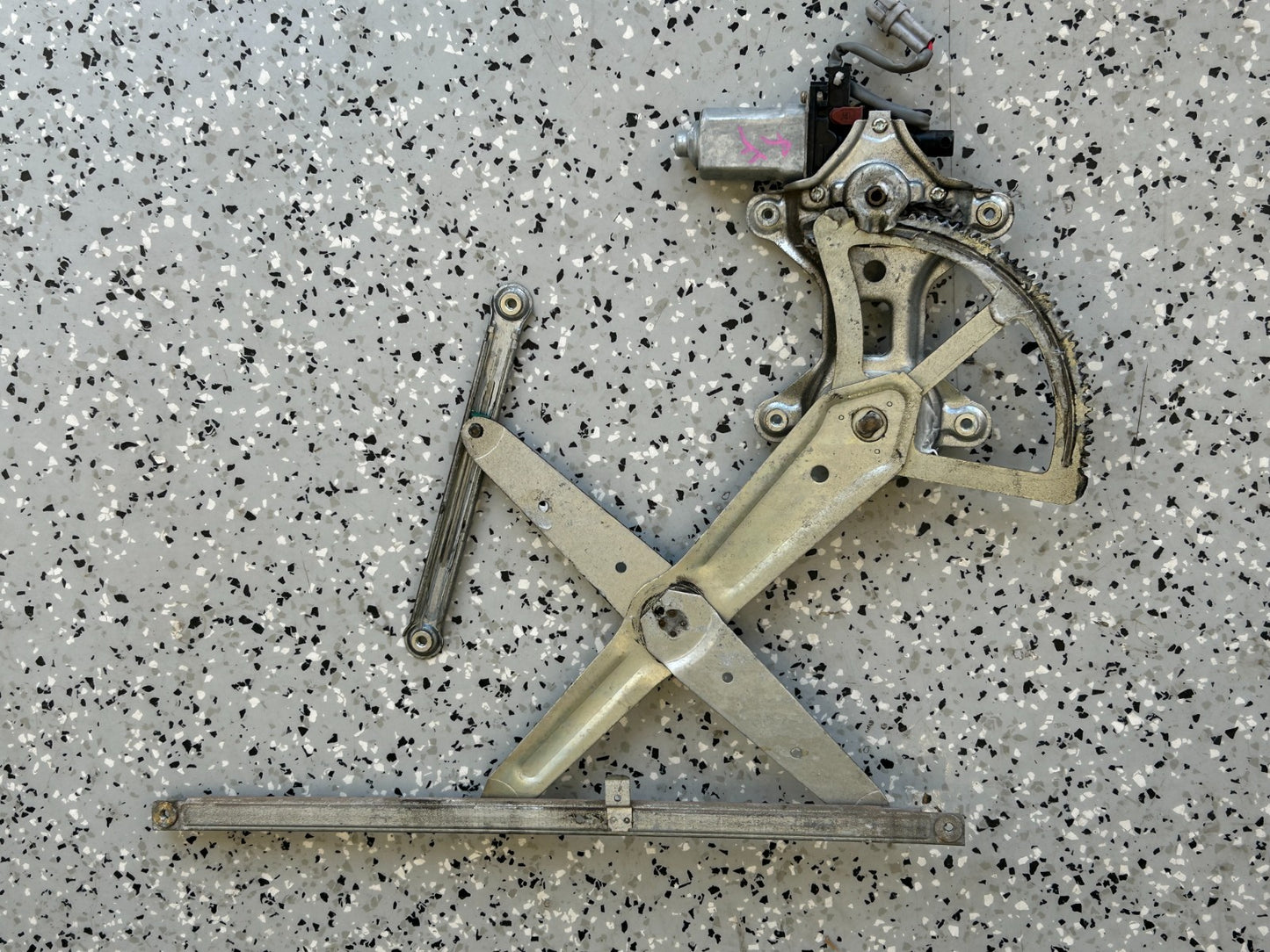 1998-2001 Toyota Land Cruiser Front Right Window Regulator Motor OEM 85710-60100
