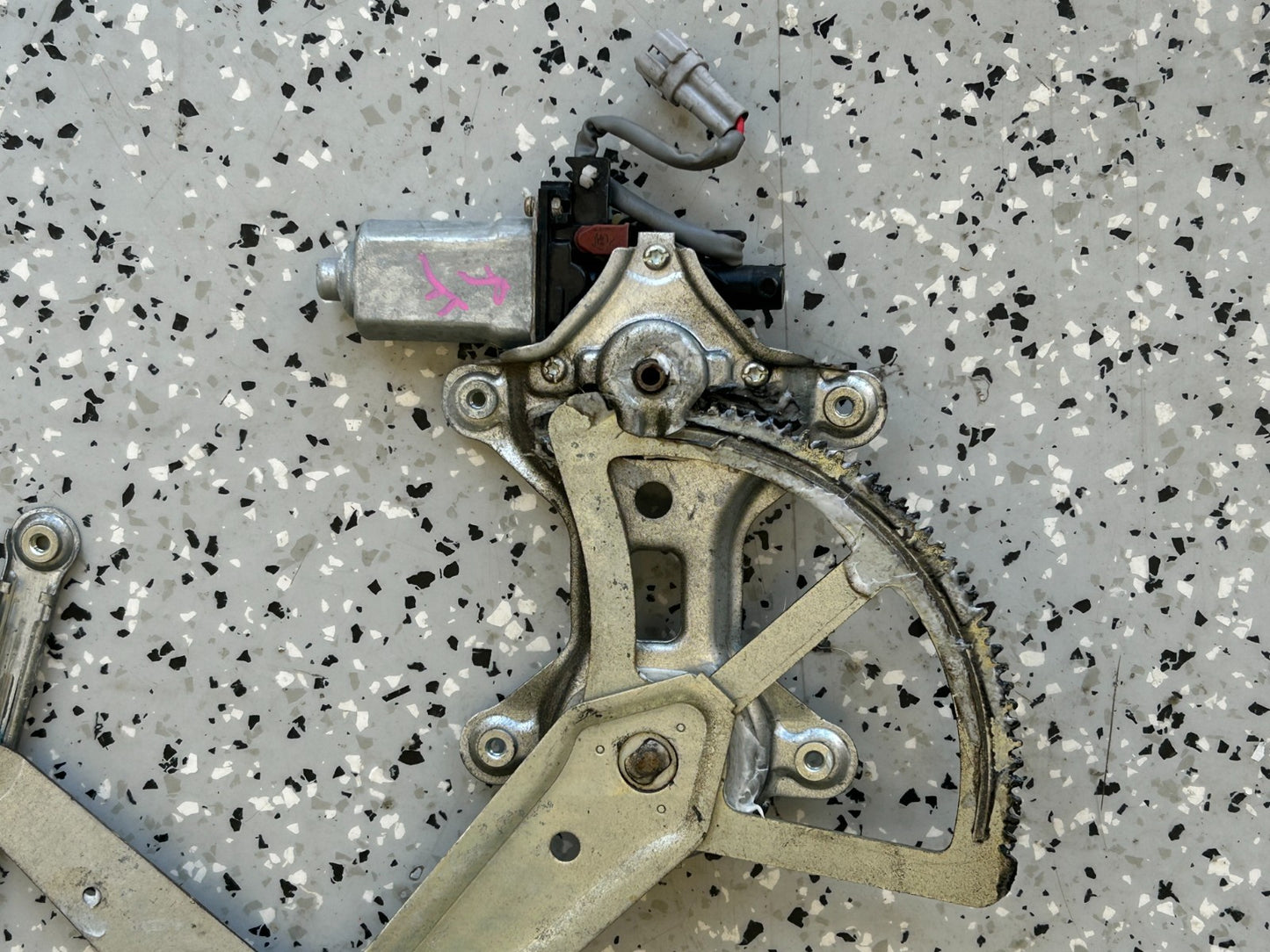 1998-2001 Toyota Land Cruiser Front Right Window Regulator Motor OEM 85710-60100