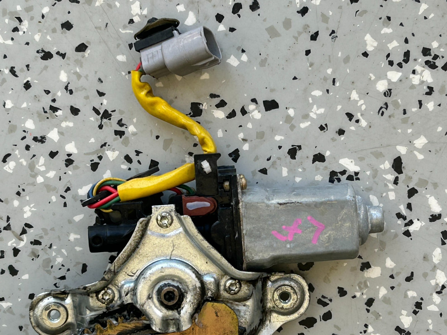 1998-2007 Toyota Land Cruiser Front Left Window Regulator Motor OEM 85720-60130