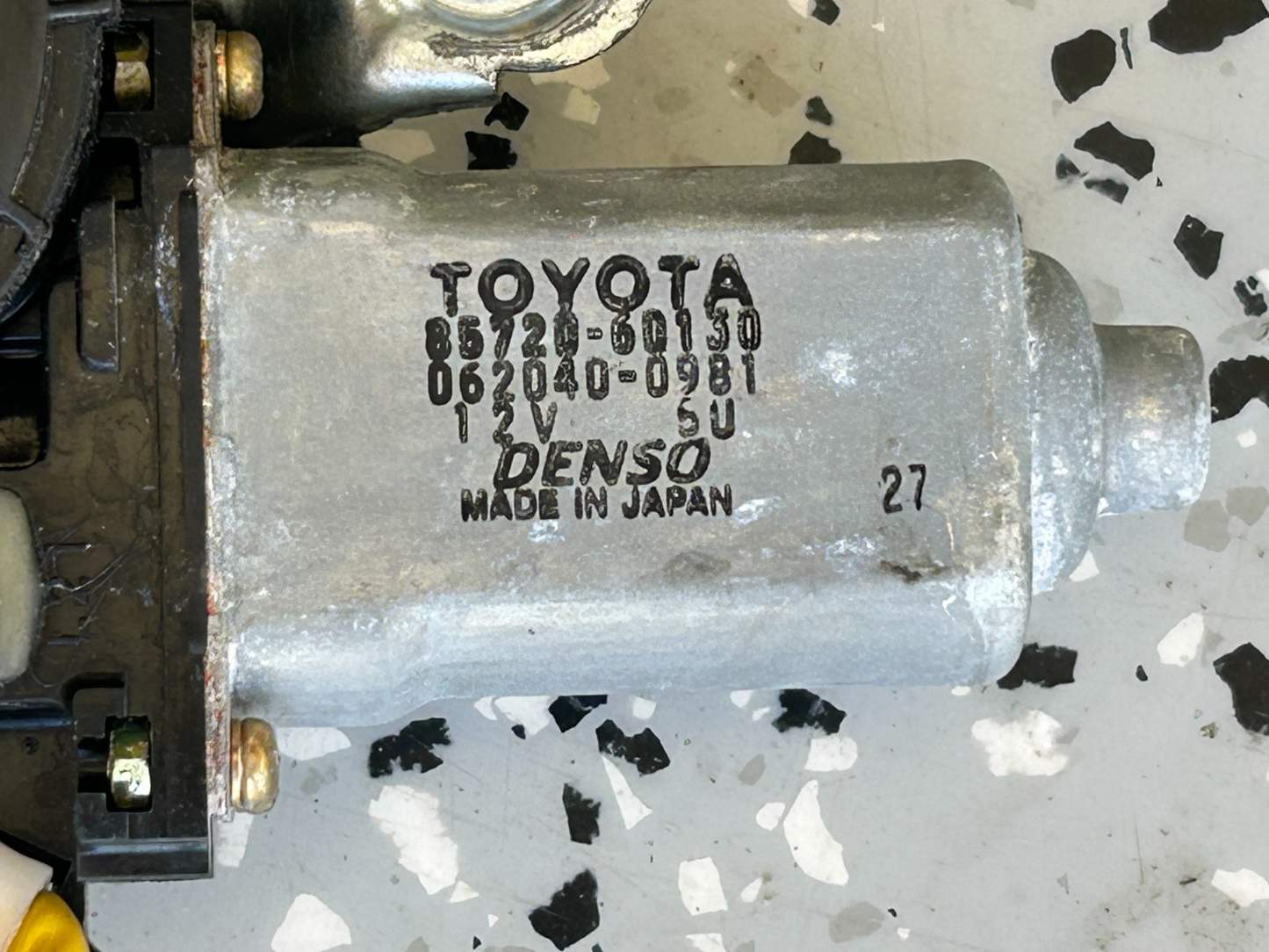 1998-2007 Toyota Land Cruiser Front Left Window Regulator Motor OEM 85720-60130