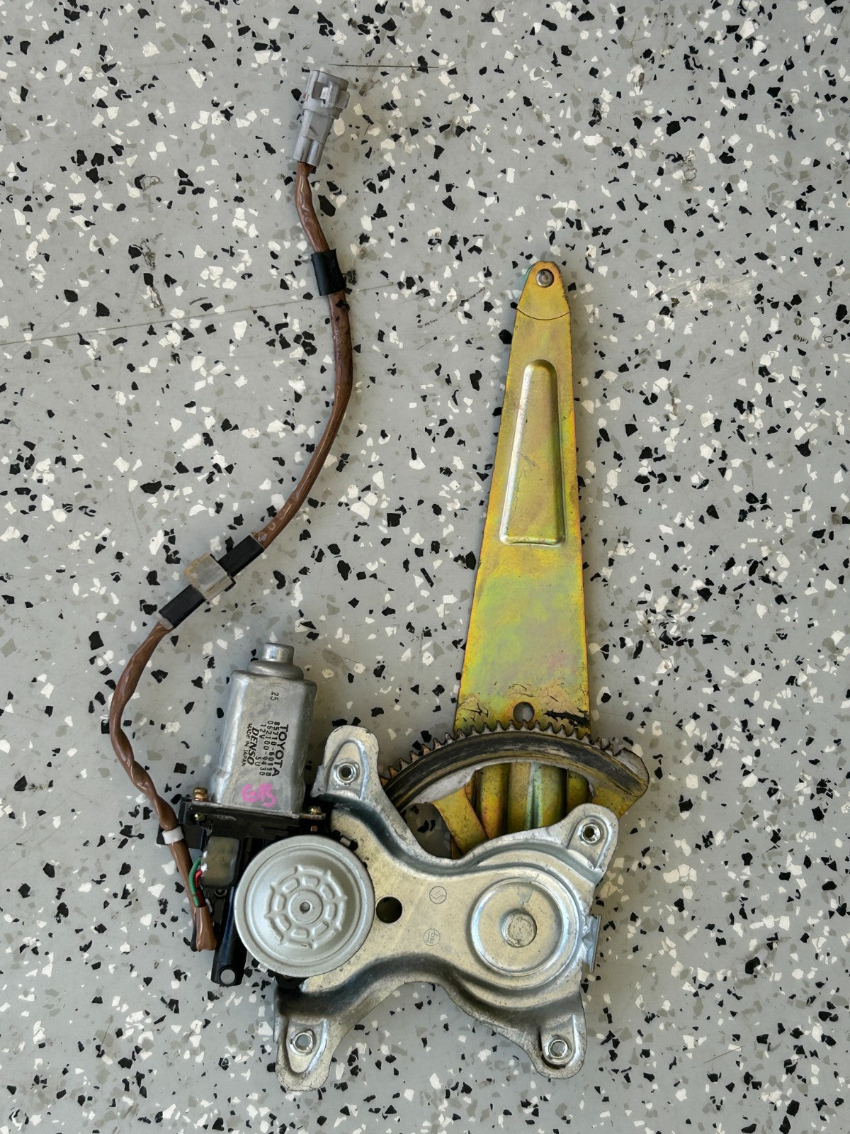 98-00 Toyota Land Cruiser Rear Left Power Window Regulator Motor OEM 85710-60110