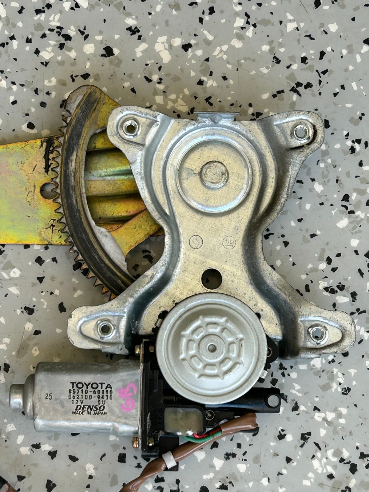 98-00 Toyota Land Cruiser Rear Left Power Window Regulator Motor OEM 85710-60110