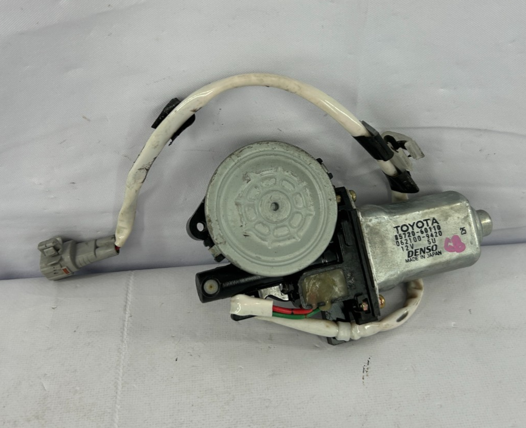98-01 Toyota Land Cruiser Rear Right Door Window Regulator Motor OEM 85720-60110