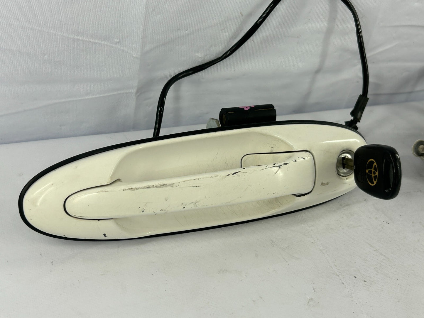 1998-2007 Toyota Land Cruiser Front LH & RH Exterior Door Handles OE 69220-60070