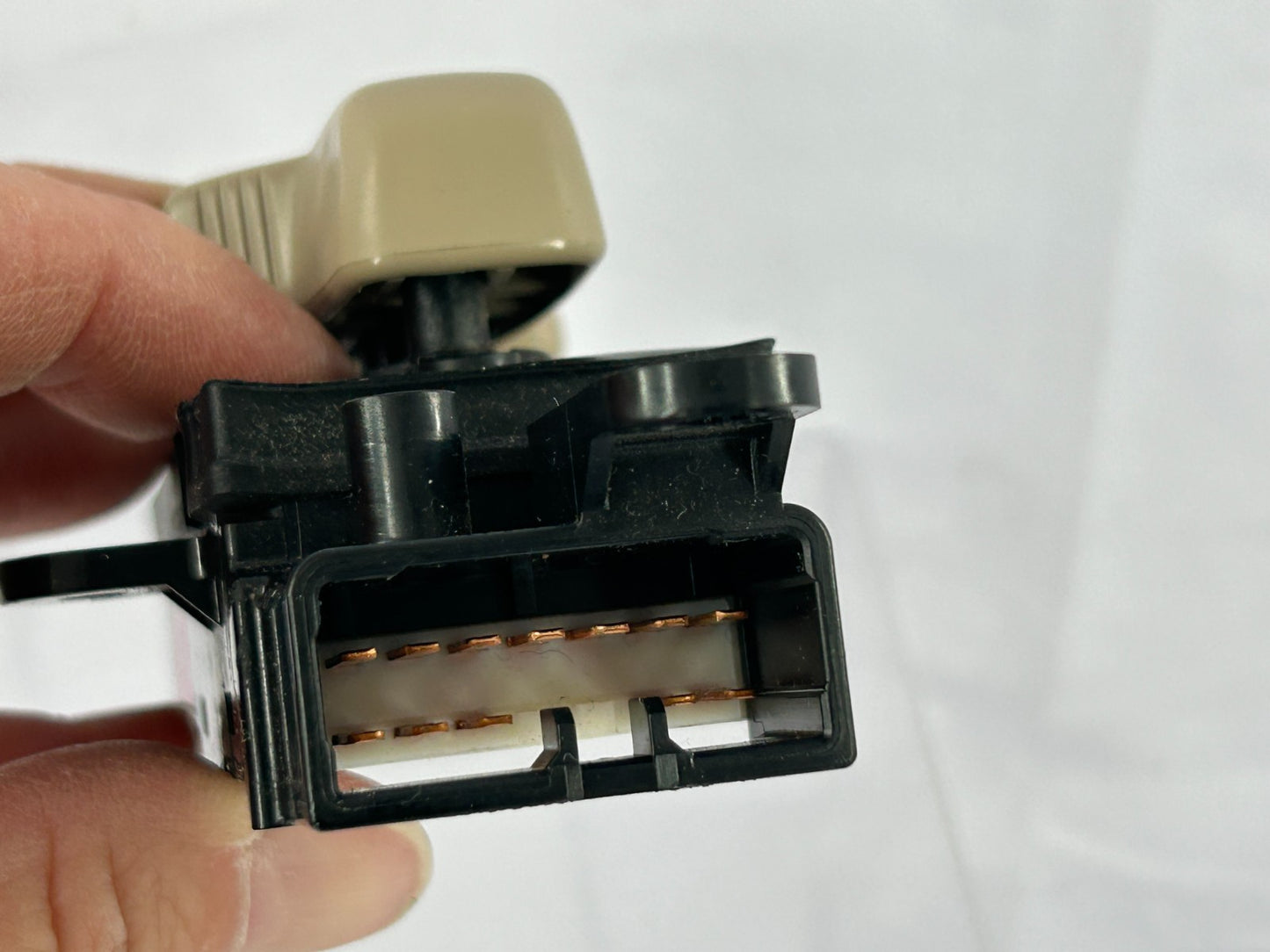 98-07 Toyota Land Cruiser Front Right Seat Position Switch Beige OEM 84922-60090