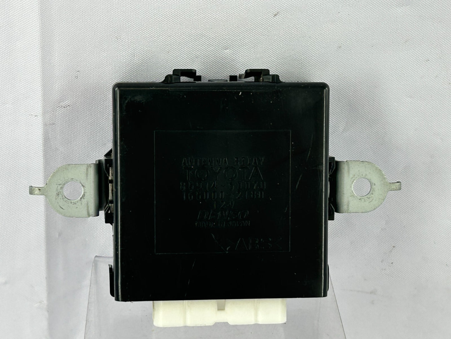 1998-2007 Toyota Land Cruiser Motor Antenna Relay Control Module OEM 85914-60070