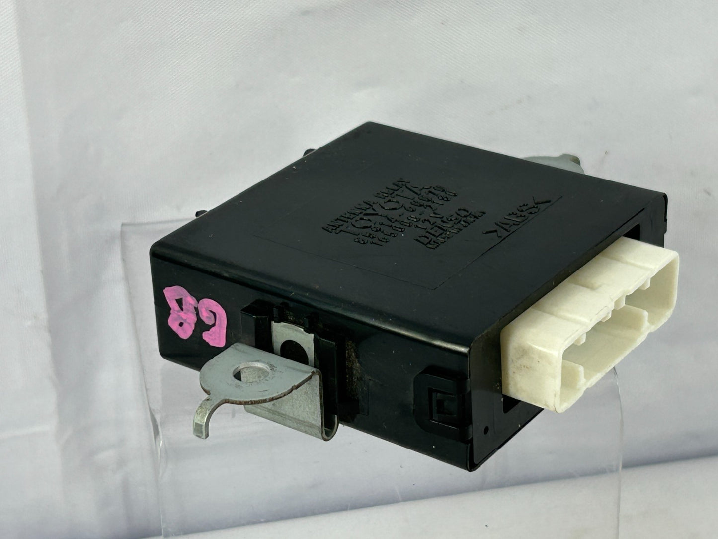 1998-2007 Toyota Land Cruiser Motor Antenna Relay Control Module OEM 85914-60070