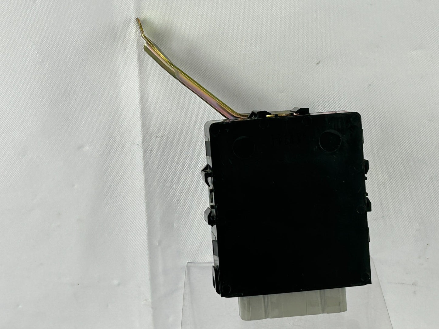1998-2002 Toyota Land Cruiser Running Light Relay Control Module OEM 82642-30020