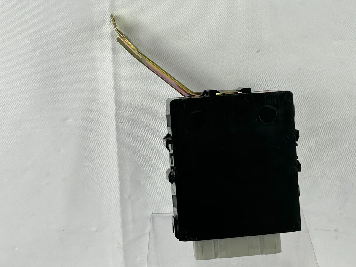 1998-2002 Toyota Land Cruiser Running Light Relay Control Module OEM 82642-30020