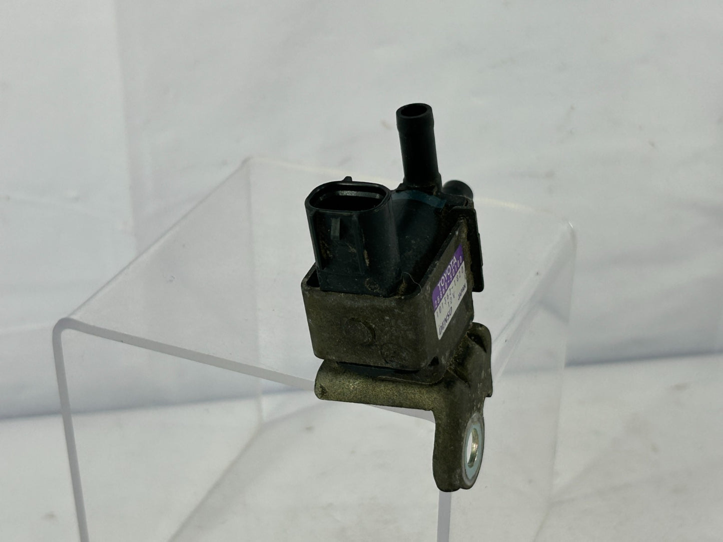 98-06 Toyota Land Cruiser Vacuum Switching Valve Purge Solenoid OEM 25860-50100