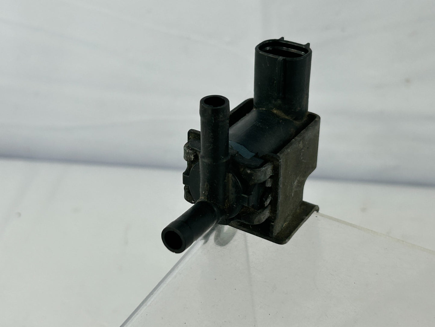 98-06 Toyota Land Cruiser Vacuum Switching Valve Purge Solenoid OEM 25860-50100
