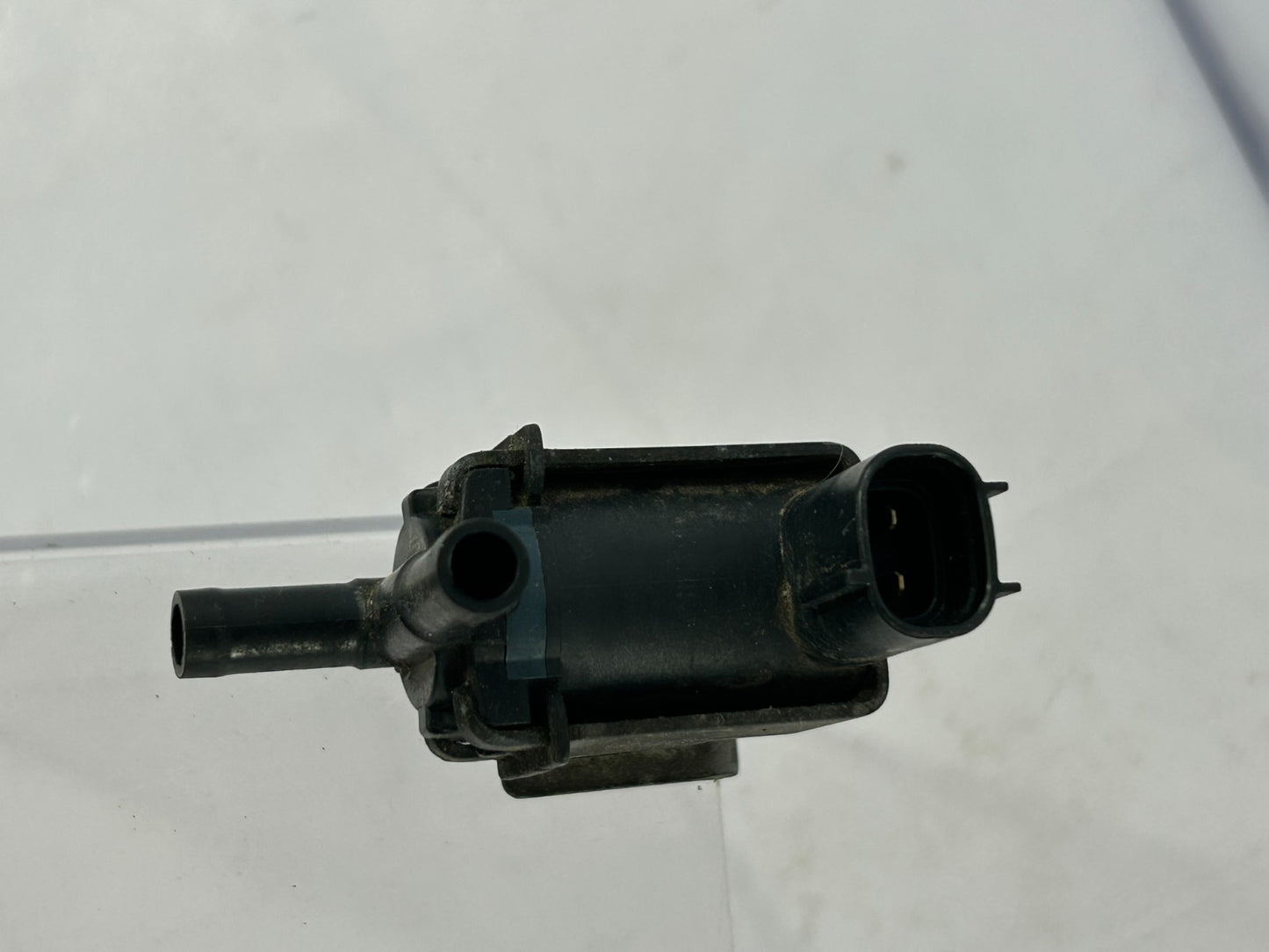 98-06 Toyota Land Cruiser Vacuum Switching Valve Purge Solenoid OEM 25860-50100