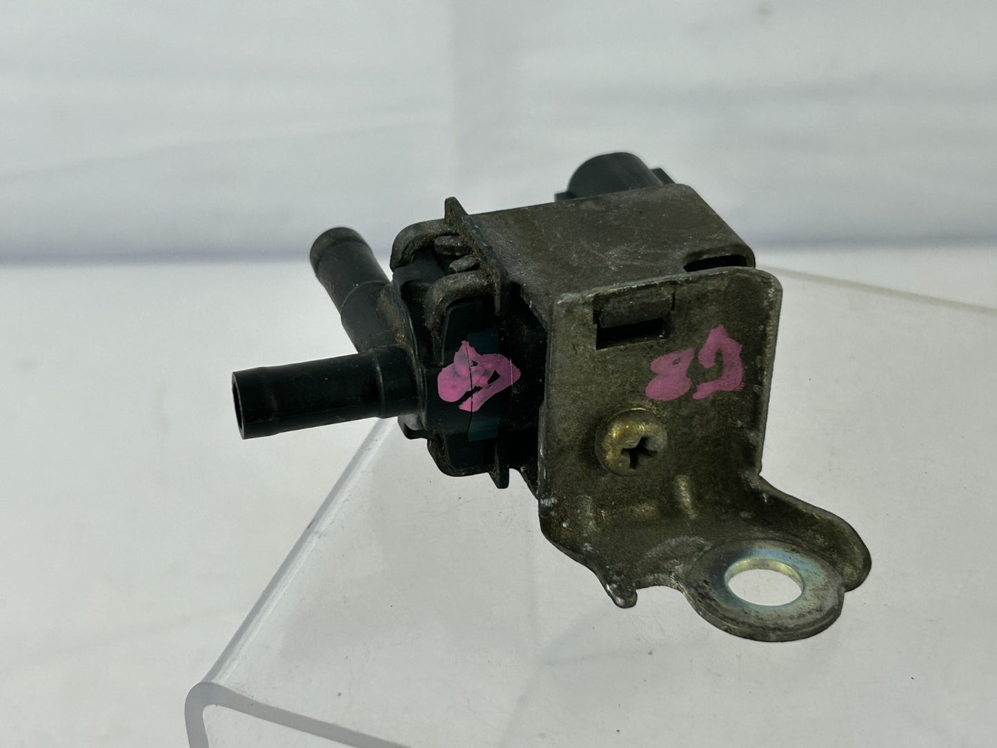 98-06 Toyota Land Cruiser Vacuum Switching Valve Purge Solenoid OEM 25860-50100