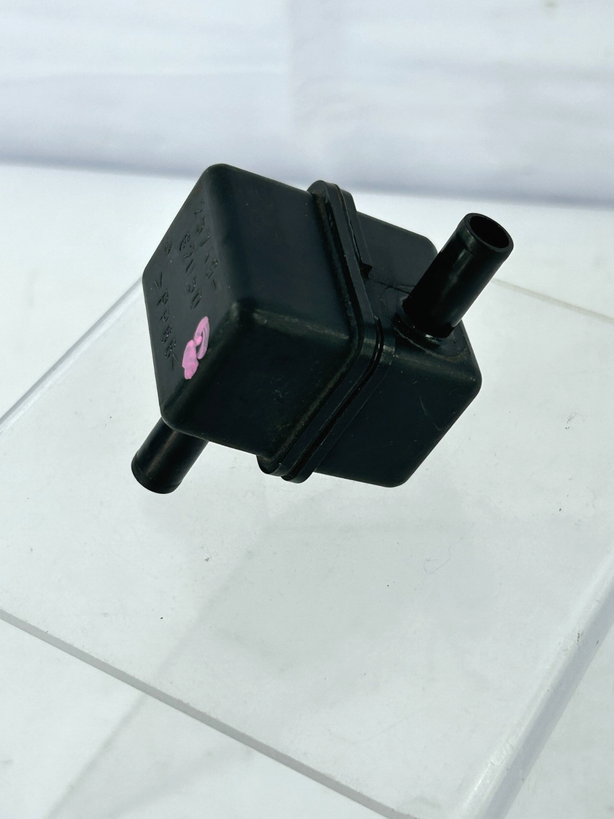 1999 Toyota Land Cruiser Vacuum Surge Tank Switch Valve OEM 25719-62050