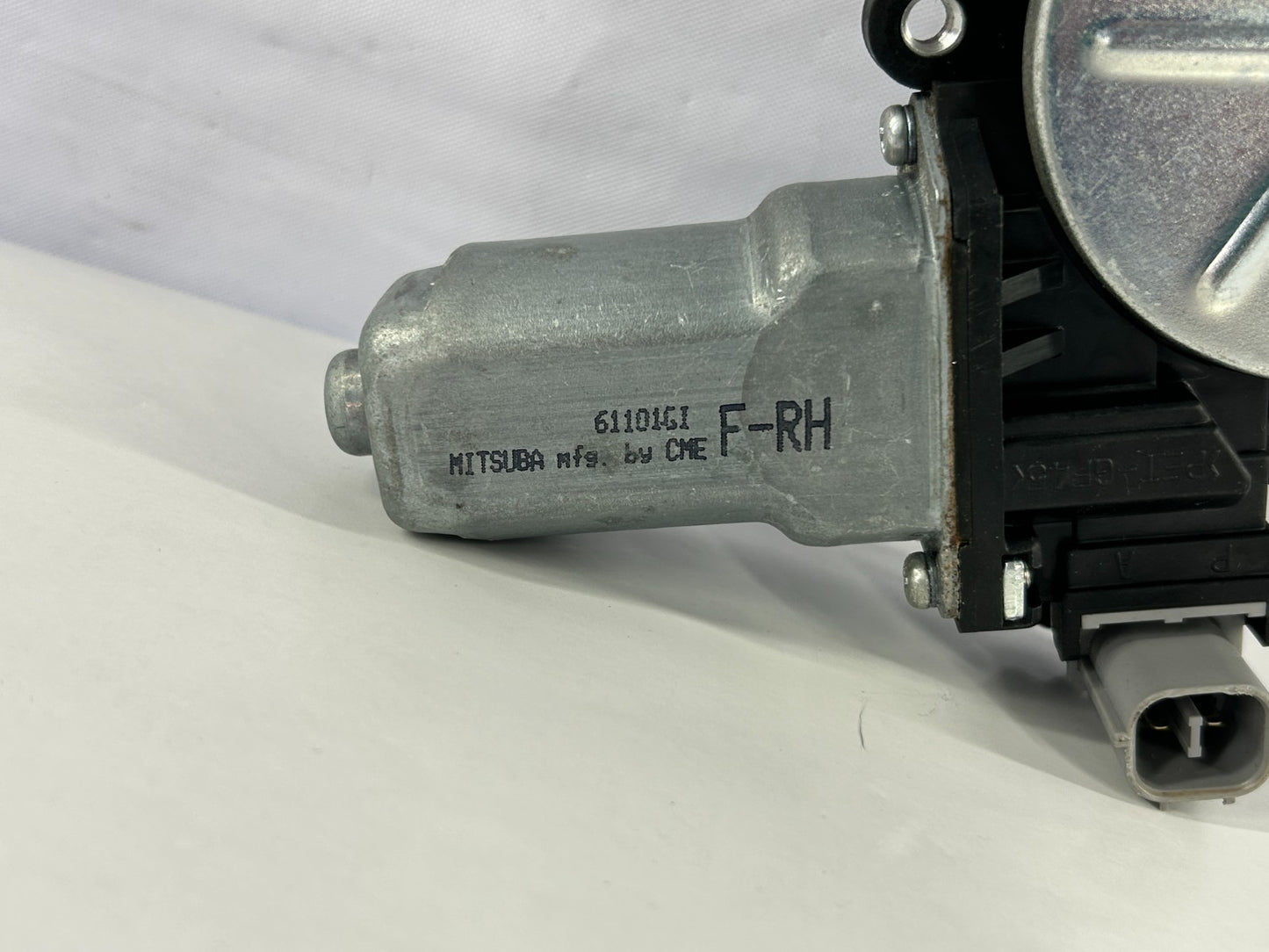 2005-2009 Subaru Legacy Outback Front Right Side Window Motor OEM 61188AG00A