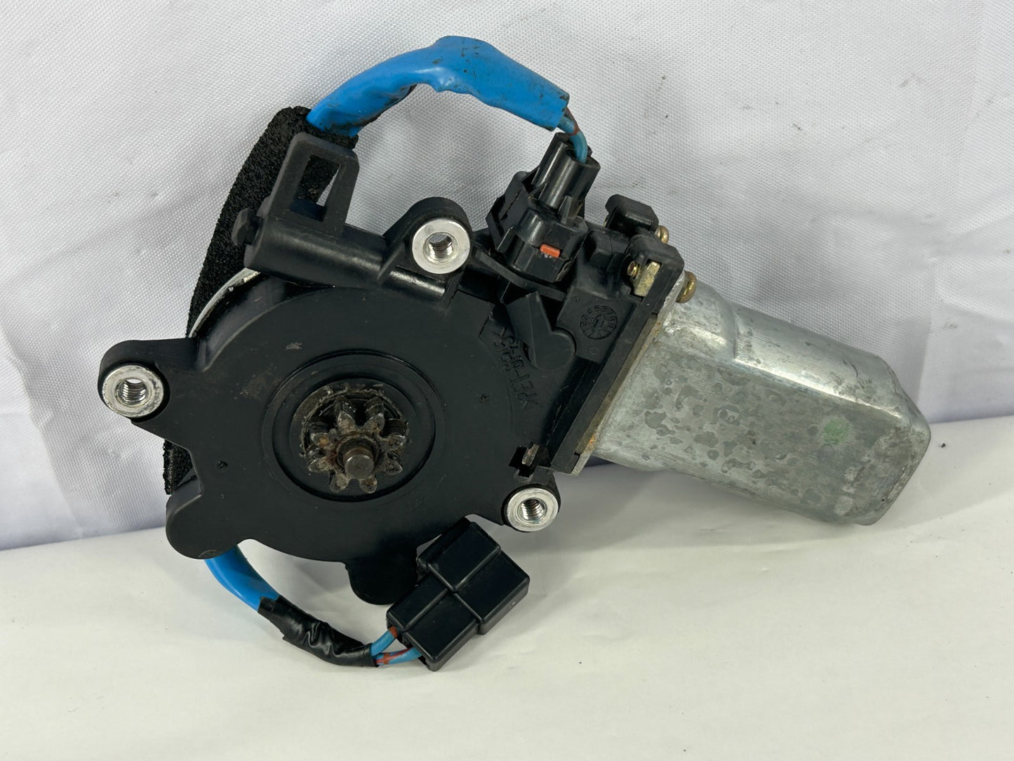 2002-2004 Subaru Impreza Front Left Door Power Window Motor OEM 61188FE010