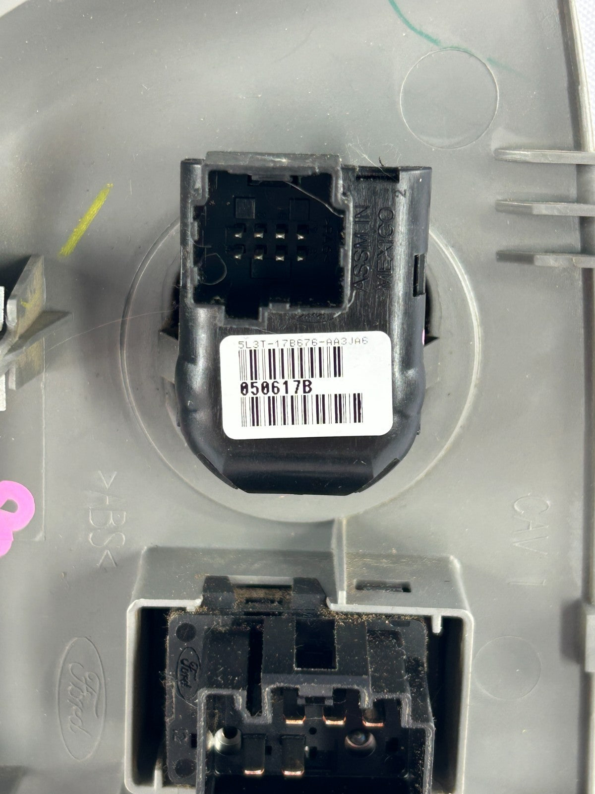 04-08 Ford F-150 Front Left Driver Side Window Switch Bezel OEM 5L1Z-14529-AA