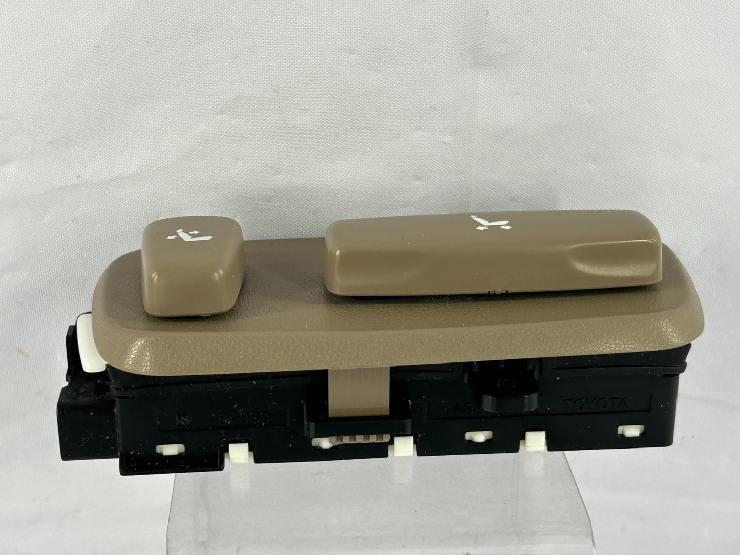 01-04 Toyota Sequoia Front Right Power Seat Control Switches OEM 84922-34010