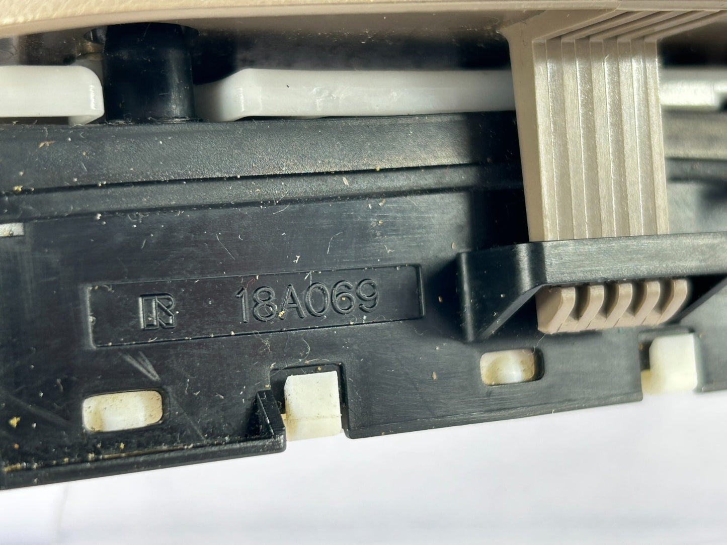 01-04 Toyota Sequoia Front Right Power Seat Control Switches OEM 84922-34010