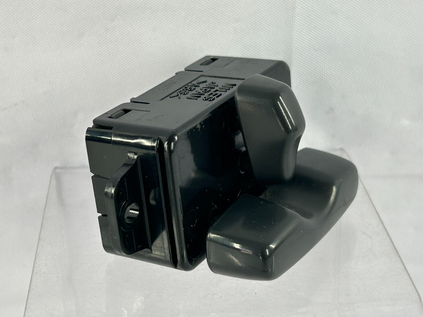 05-09 Subaru Front Left Driver Seat Power Adjust Control Switch OEM 64176AE10A